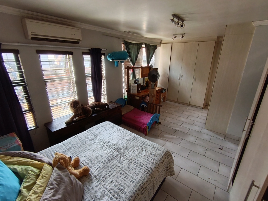 2 Bedroom Property for Sale in Waterval East North West